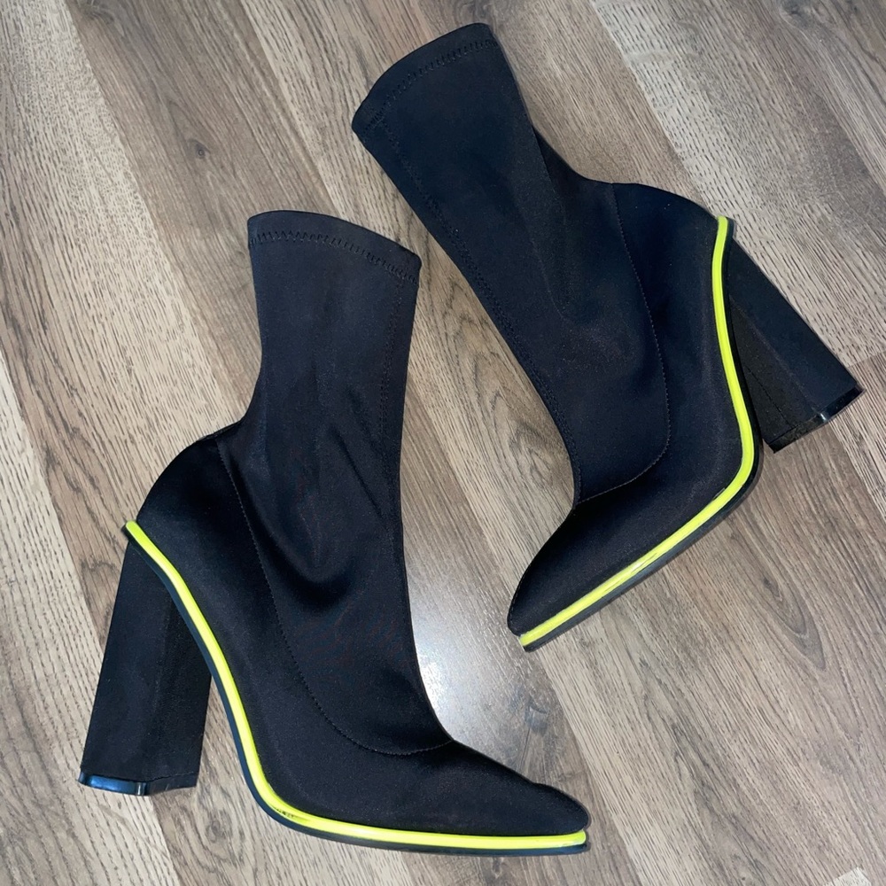 ❌SOLD❌Black and lime green boots❌